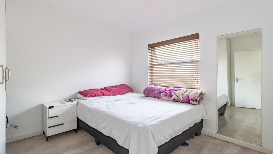 2 Bedroom Property for Sale in Cravenby Western Cape